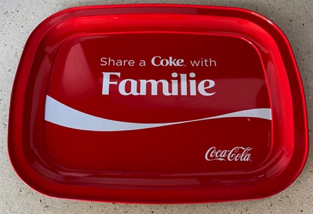 07106D-2 € 4,00 coca cola dienblad share a coke with famiie.jpeg